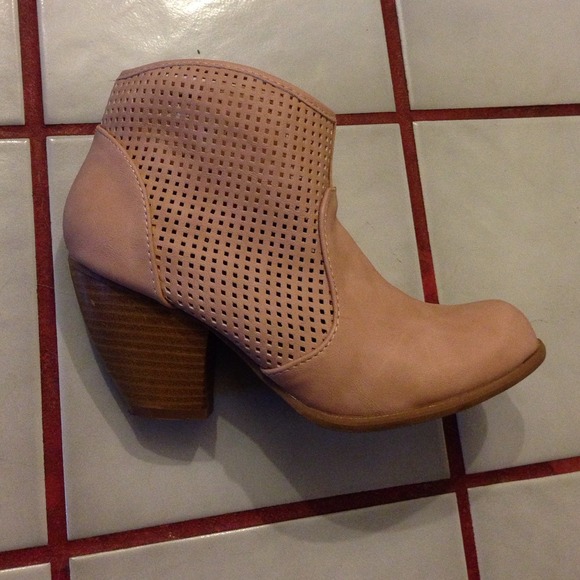 ✨SOLDinBundle✨Cowboy inspired booties - Picture 2 of 4