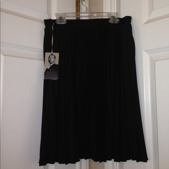 Black pleated skirt size 8