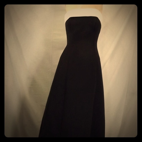 URBAN GIRL NITES BLACK & WHITE Gown - SIZE 5/6 - Picture 1 of 3