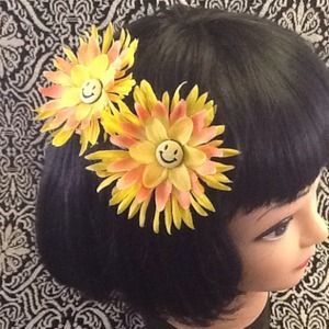 Pair of smiley face yellow &peach hair flair.