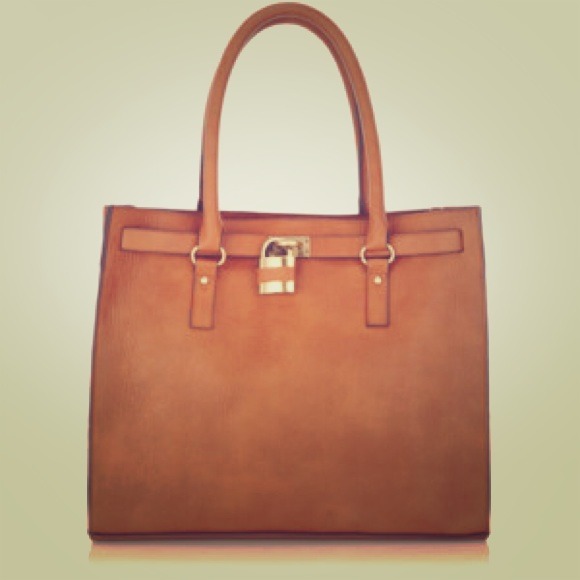!NWT! Warehouse Padlock Shopper