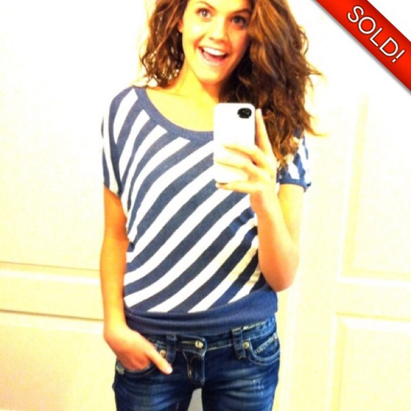 🚫SOLD!🚫Blue/White Striped Swing Top