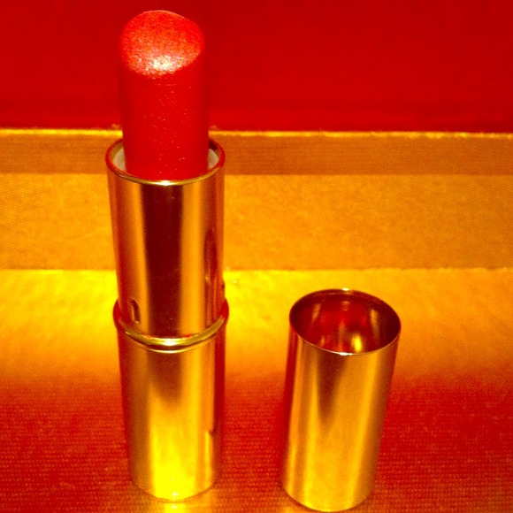 Estée Lauder lipstick !!