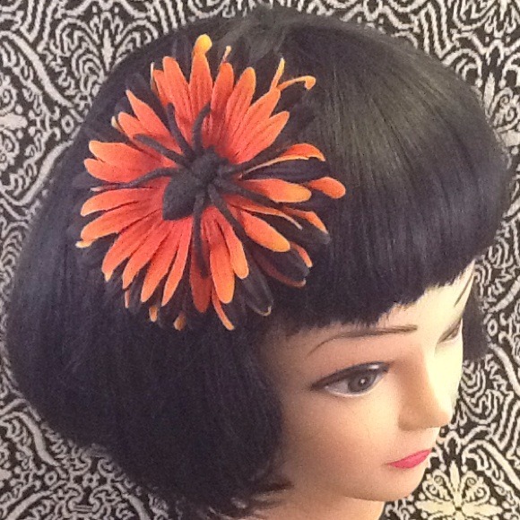 Black &orange spider hair flair. Halloween theme.