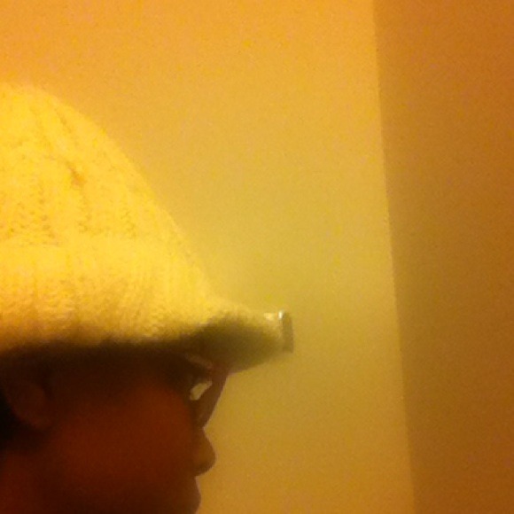 Cream tobaggon with bill - Picture 2 of 4