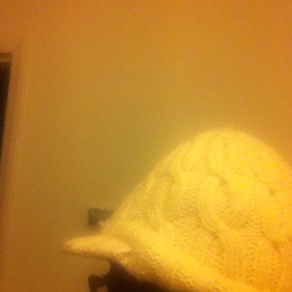 Cream tobaggon with bill - Picture 3 of 4