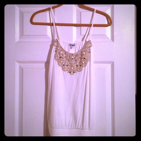 Cotton tank w/ beautiful embellishment - Picture 1 of 2