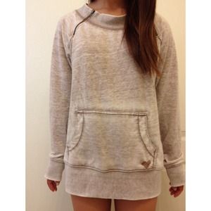 Loose-fitting sweater