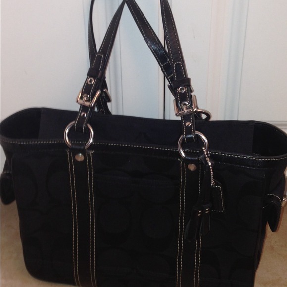 Authentic Black Coach Handbag Reduced 🎉