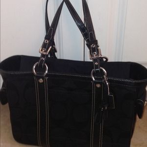 Authentic Black Coach Handbag Reduced 🎉