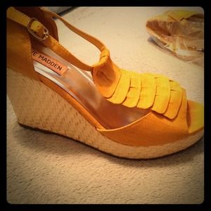 Golden silk wedges Steve Madden