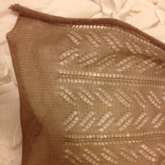 H&M textured taupe knit scarf - Picture 2 of 3