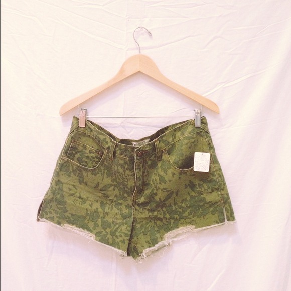 ❌ SOLD ❌ Free People Green Destroyed Cut Offs