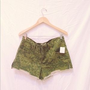 ❌ SOLD ❌ Free People Green Destroyed Cut Offs