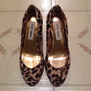 🚫SILD🚫 Leopard peep toe pumps