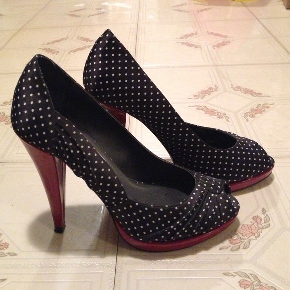 🚫SOLD🚫 Polka dot peep toe pumps