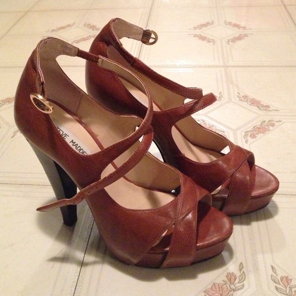 **REDUCED** Strappy sandals