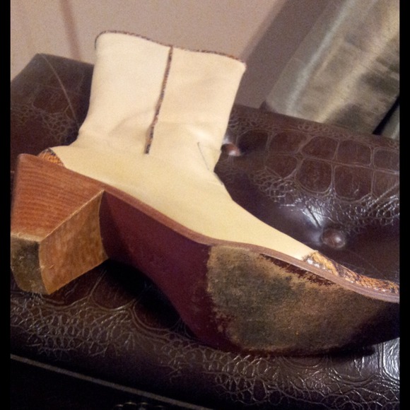 Western Cowgirl Boot (Genuine Italian Leather) - Picture 2 of 4