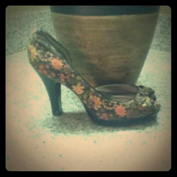 Floral Print, Patent Trimmed Shoes