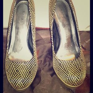 REDUCED~~Bamboo Brand basket weave platform pumps