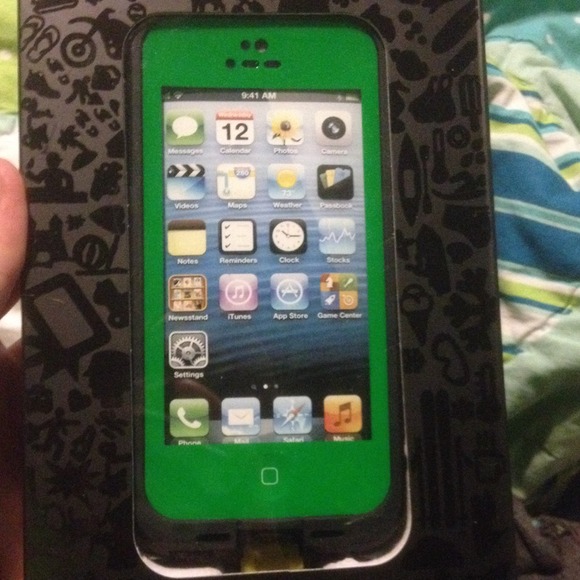 🚫Sold On Ebay🚫 Green iPhone 5 lifeproof case!