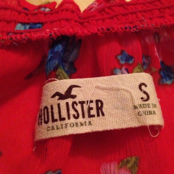Red floral hollister top - Picture 2 of 2