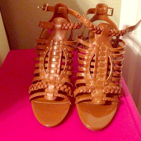 GUESS brown wedges