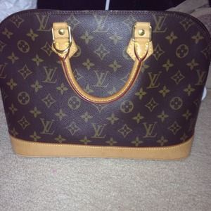 SOLD 100% Authentic Alma LV handbag. size :