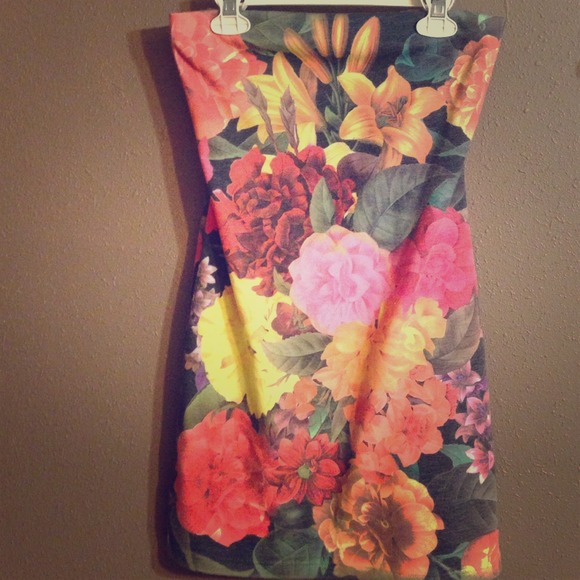 SOLD*Medium floral forever 21 strapless dress! - Picture 1 of 1