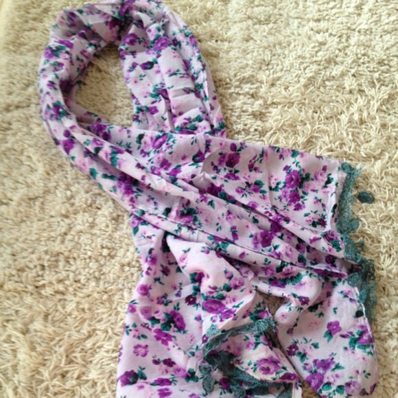 Sold in bundle! Floral fantasy: layered scarf - Picture 2 of 3