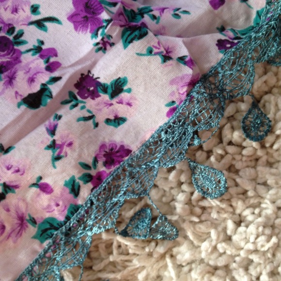 Sold in bundle! Floral fantasy: layered scarf - Picture 3 of 3