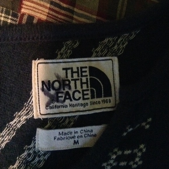 SOLD IN BUNDLE  North Face long sleeves Medium - Picture 2 of 3