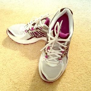 ASICS size 8. Worn 2 times! 😃👯
