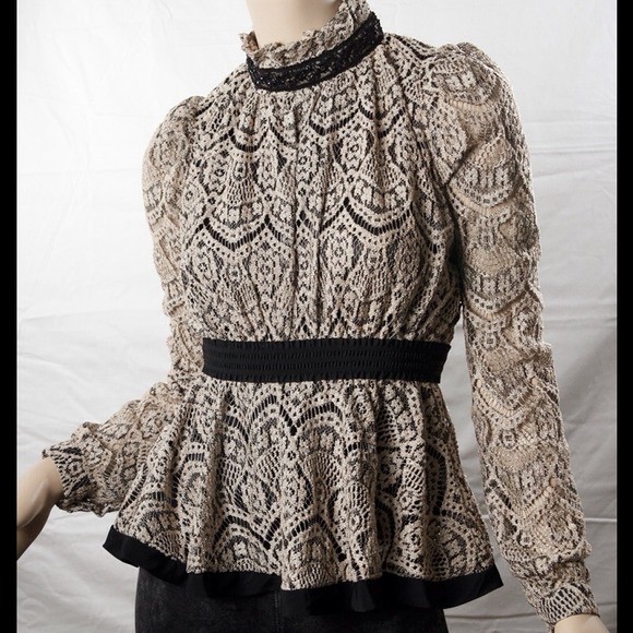 🚫SOLD🚫New Lace Overlay Peplum Top - Picture 3 of 4