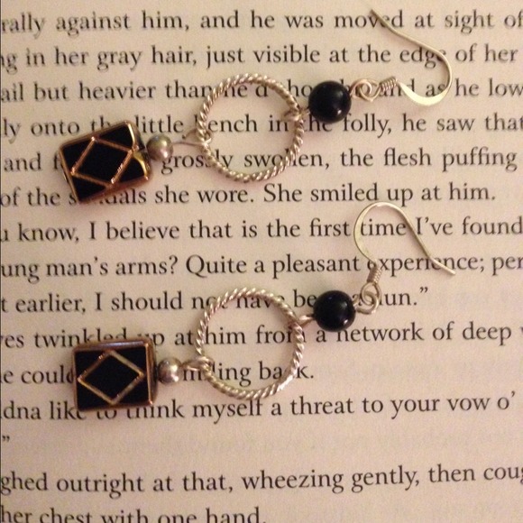 Beautiful dangle earrings never been worn.