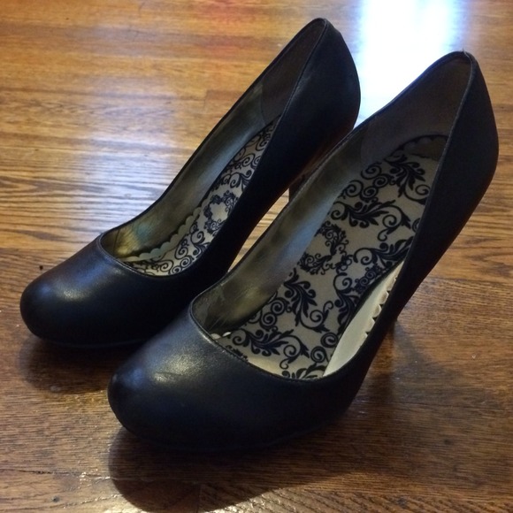 Jessica Simpson round toe pump