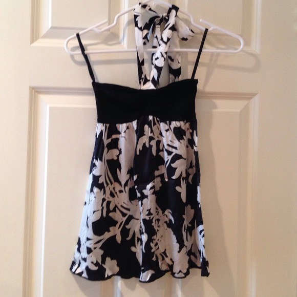 Bebe halter