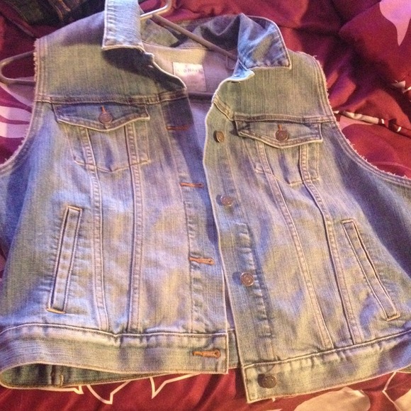 Sold ❌❌❌❌❌Old navy great jean vest  🙌🙌🙌🙌🙌