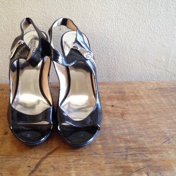 SOLD - Michael Kors black patent leather heels - Picture 1 of 4