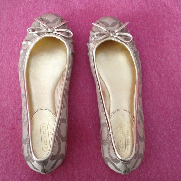 💯% Authentic Coach flats