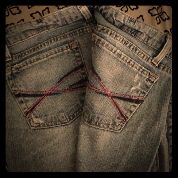 Distressed knee jeans Aeropostale!!