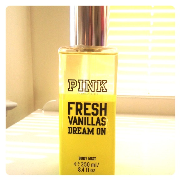 🎀PINK Fresh Vanillas Dream on Body Mist