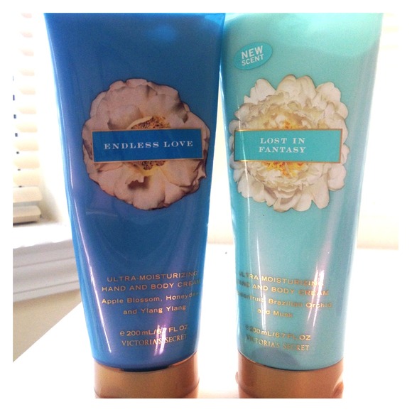 🎀Victorias Secret Body Lotion 2 different smells!