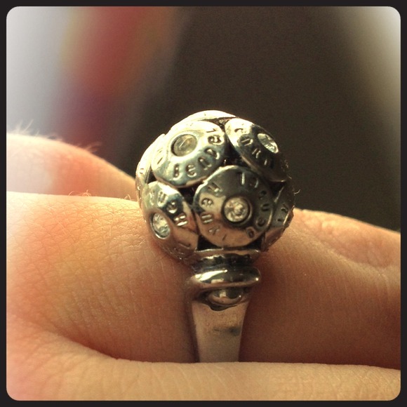 Henri Bendel ring
