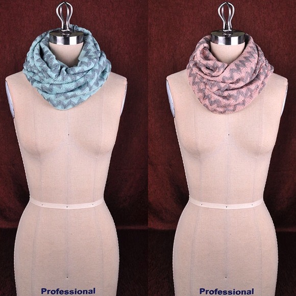 Adorable mini chevron infinity scarf.