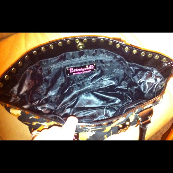 🚫SOLD🚫💗BetseyVille bag💗 - Picture 3 of 3