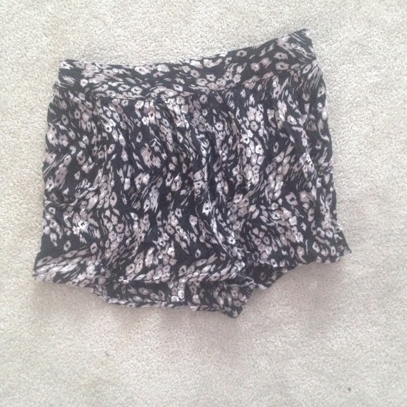 HIGH WAISTED PRINTED SHORTS