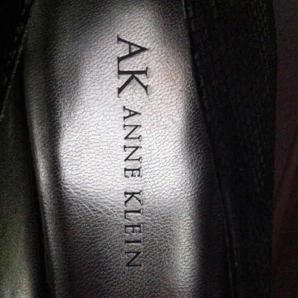 Shoes - Picture 2 of 3