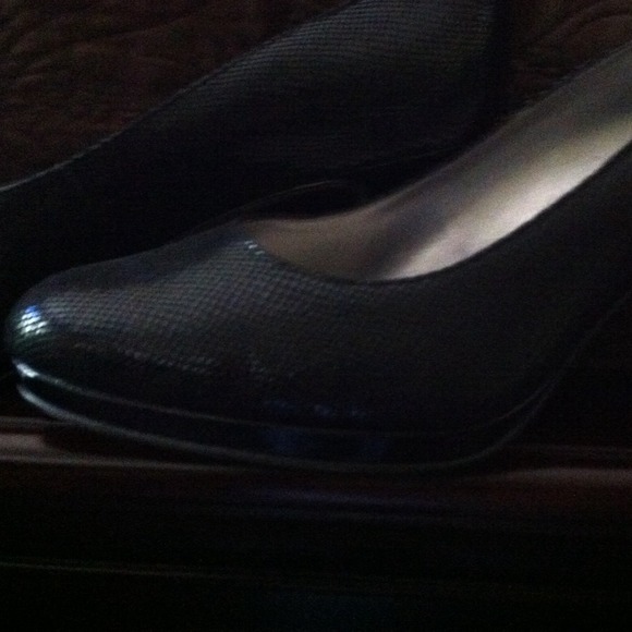 Shoes - Picture 3 of 3