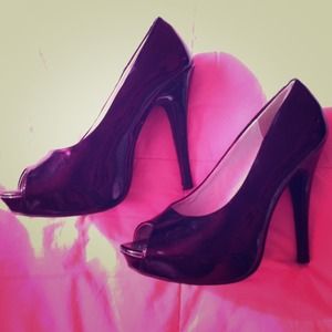💣Black shiny pumps